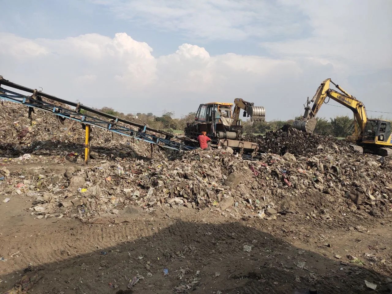 पुराने कचरे का निपटान अधूरा, 10 टन नए कचरे का लगा ढेर