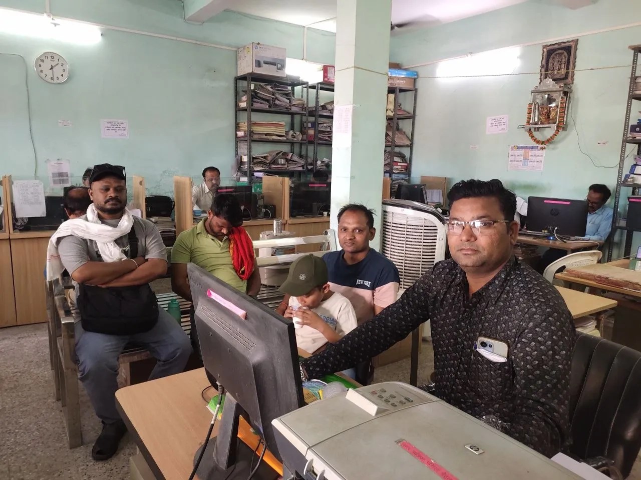 ईद की छुट्टी में भी खुले रहे नपा का राजस्व व पंजीयन कार्यालय, फिर भी नहीं उमड़ी भीड़