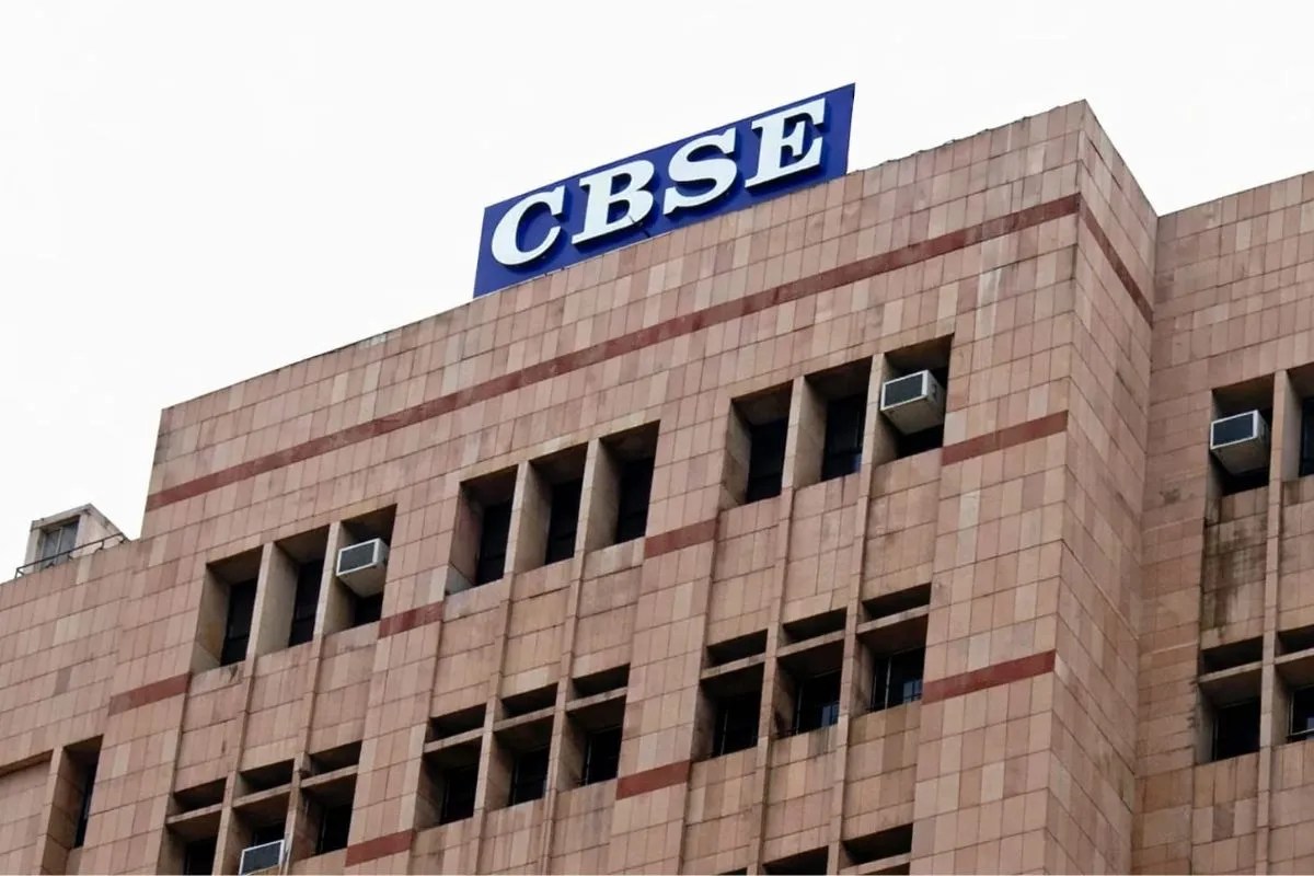 ईरान युद्ध के चलते CBSE का बड़ा फैसला, कई देशों में रद्द की 12वीं बोर्ड की परीक्षाएं