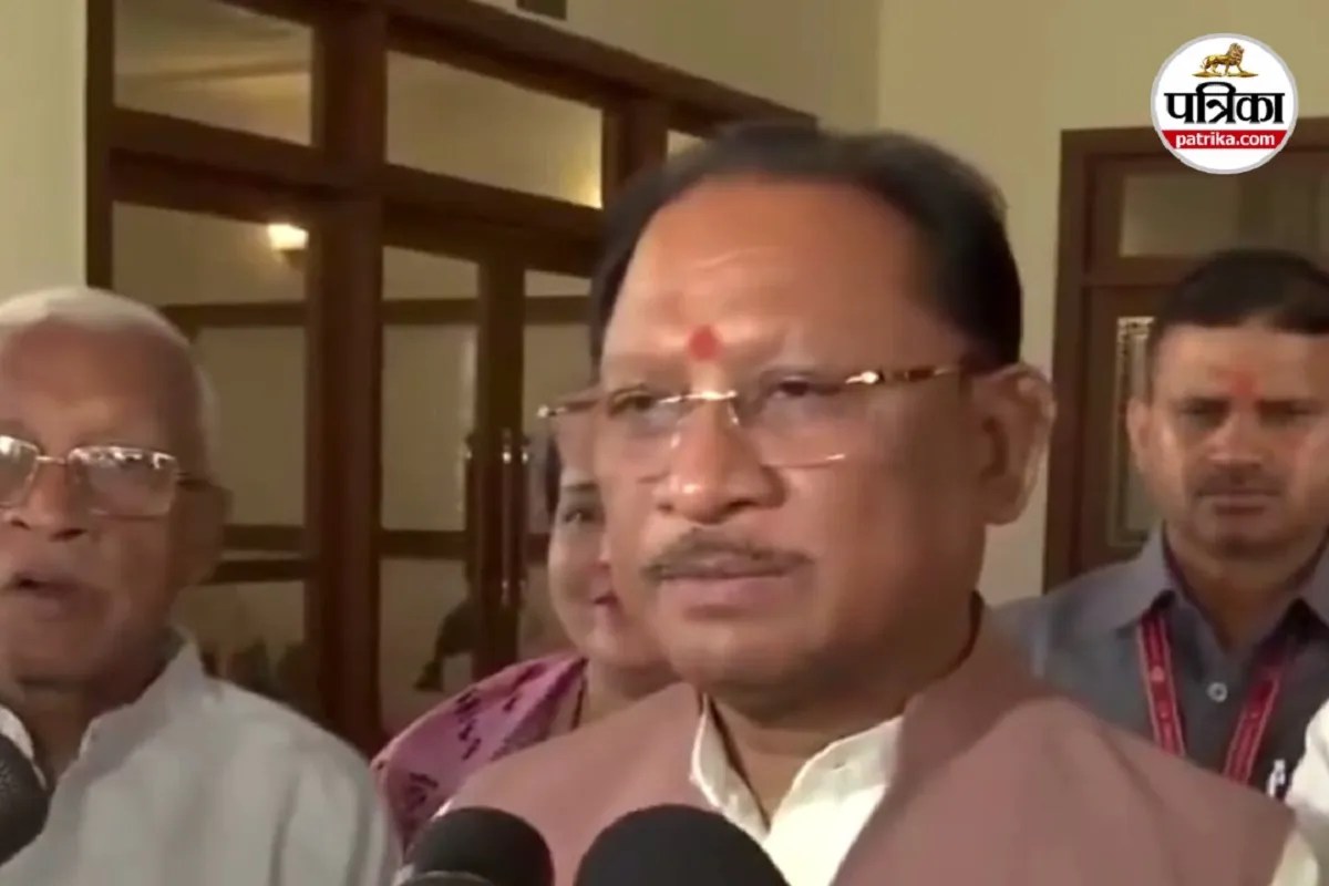 Raipur: क्रिकेट टीम की फिजियो आकांक्षा को छत्तीसगढ़ सरकार ने किया सम्मानित