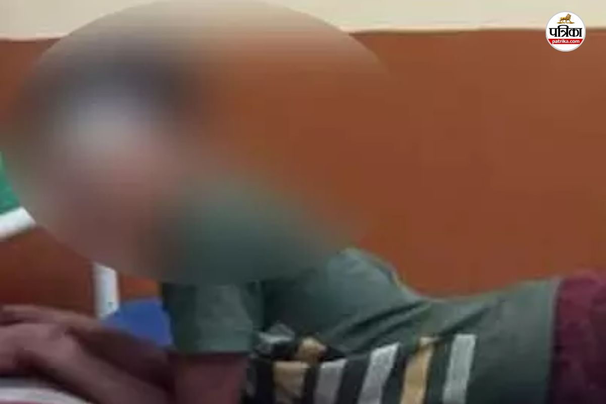 कोरबा छात्रावास में खूनी खेल! रसोई कर्मचारी ने छात्र पर टंगिया से किया हमला, मासूम छात्र लहूलुहान