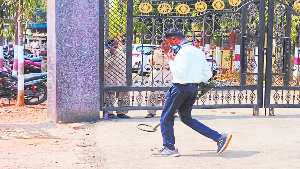 जिला कोर्ट को बम से उड़ाने की धमकी, ई-मेल भेजने वाले की तलाश शुरू