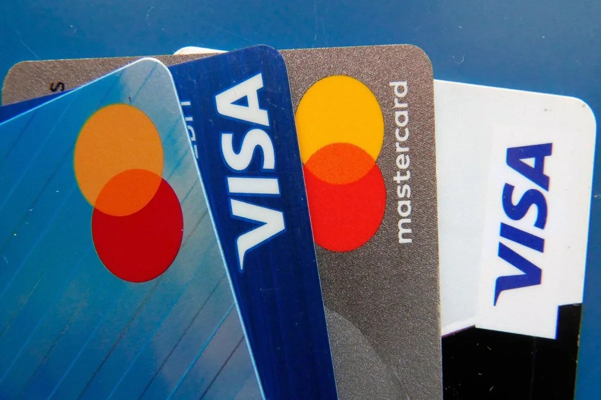 Bank Update: क्रेडिट कार्ड यूजर्स के लिए नया अपडेट, कैशबैक और रिडेम्पशन के बदल रहे नियम, जानिए क्या होगा असर