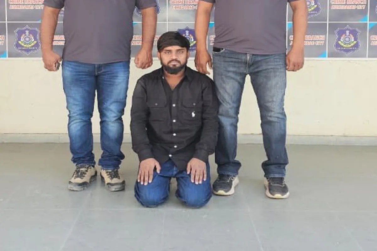 Video News: क्राइम ब्रांच ने शराब के साथ एक नेता को पकड़ा