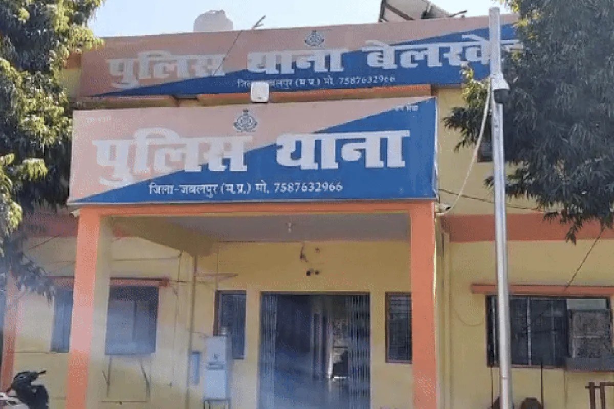 खड़े रहो… पूरा दिन! SP ने टीआई को दी ‘स्कूल वाली’ सजा, बिना बताए हुए थे गायब