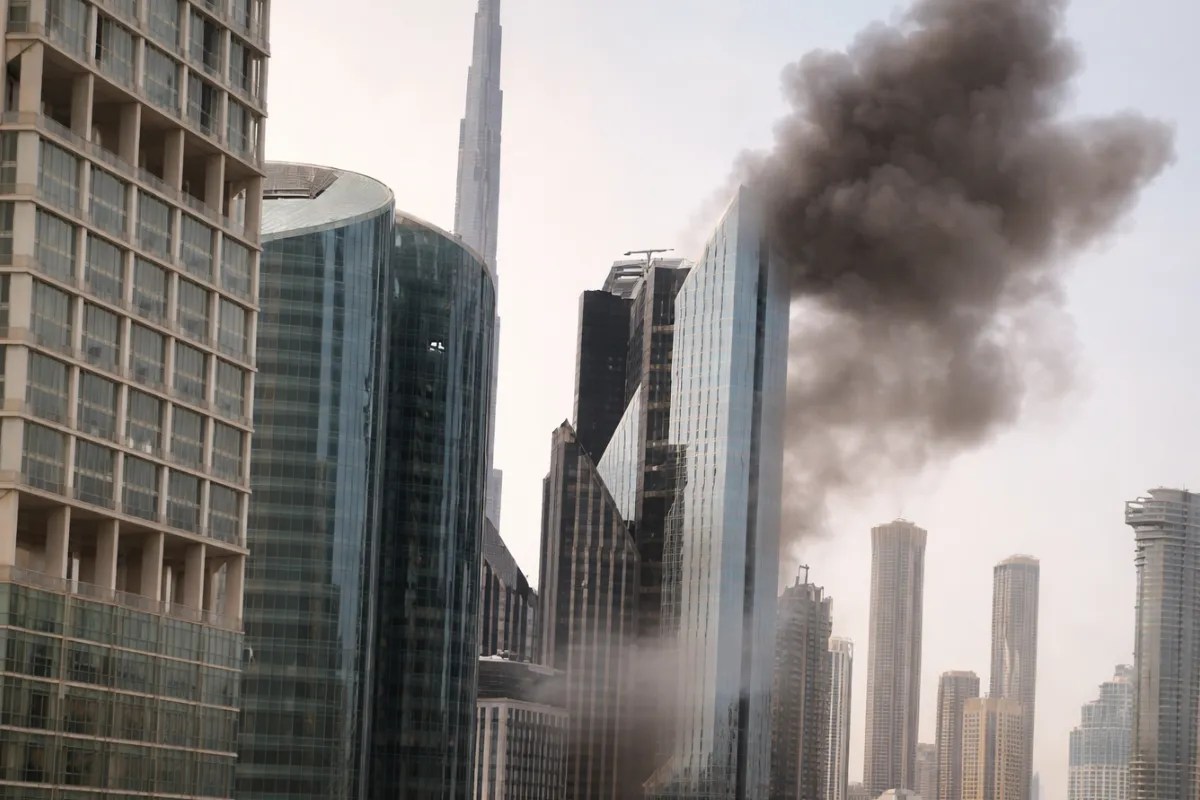दुबई पर हुए 5 बड़े धमाके: ईरान की मिसाइलों और ड्रोन ने यूएई को बनाया निशाना