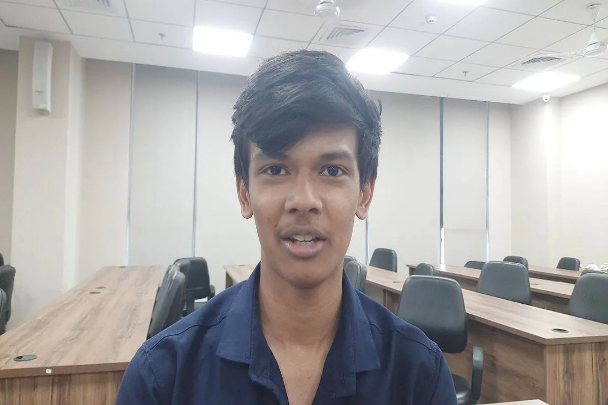 Ahmedabad: सिक्युरिटी गार्ड के बेटे ने इंटरमीडिएट में पाई 29वीं रैंक