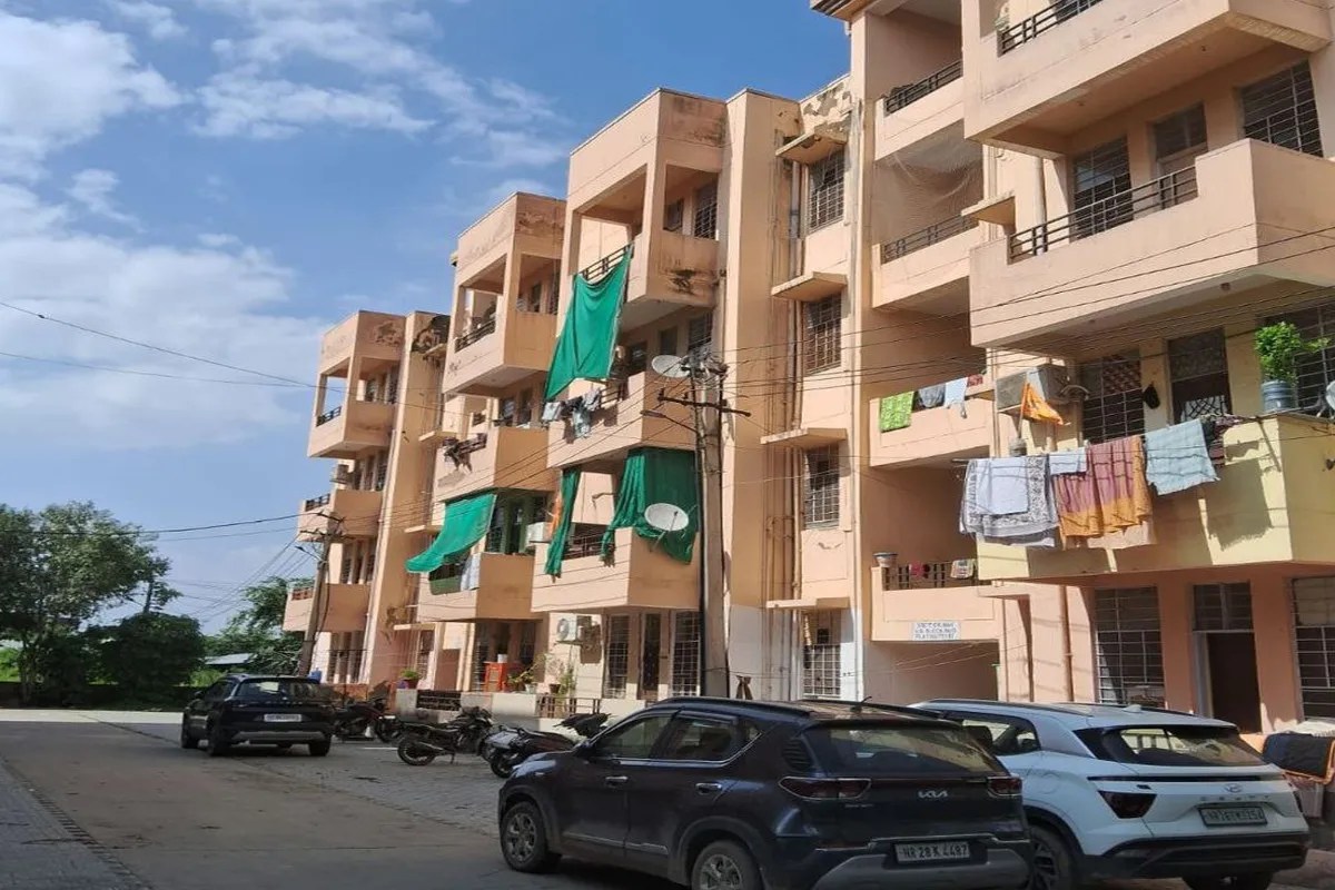 Housing Board Flats: राजस्थान के इस जिले में 5 लाख रुपए सस्ते मिल सकते हैं फ्लैट्स, आवासन मंडल बना रहा ऐसी योजना, यहां जानें