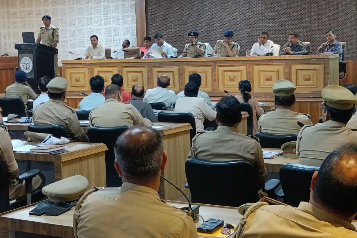 उप निरीक्षक भर्ती परीक्षा की तैयारियों को लेकर बैठक…डीआईजी, डीएम व एसएसपी ने अधिकारियों को दिए आवश्यक दिशा-निर्देश