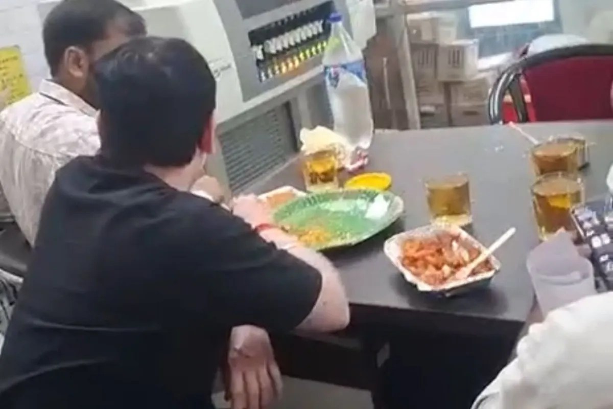 जिला अस्पताल का लैब बना मैखाना, जमकर छलकी शराब, वीडियो वायरल