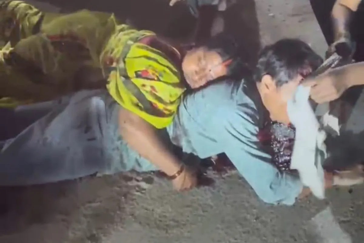 PAC जवान ने सब्जी विक्रेता व उसकी पत्नी को पीटा, लोगों ने जवान को पीटकर किया घायल, तीनों ट्रामा सेंटर में भर्ती