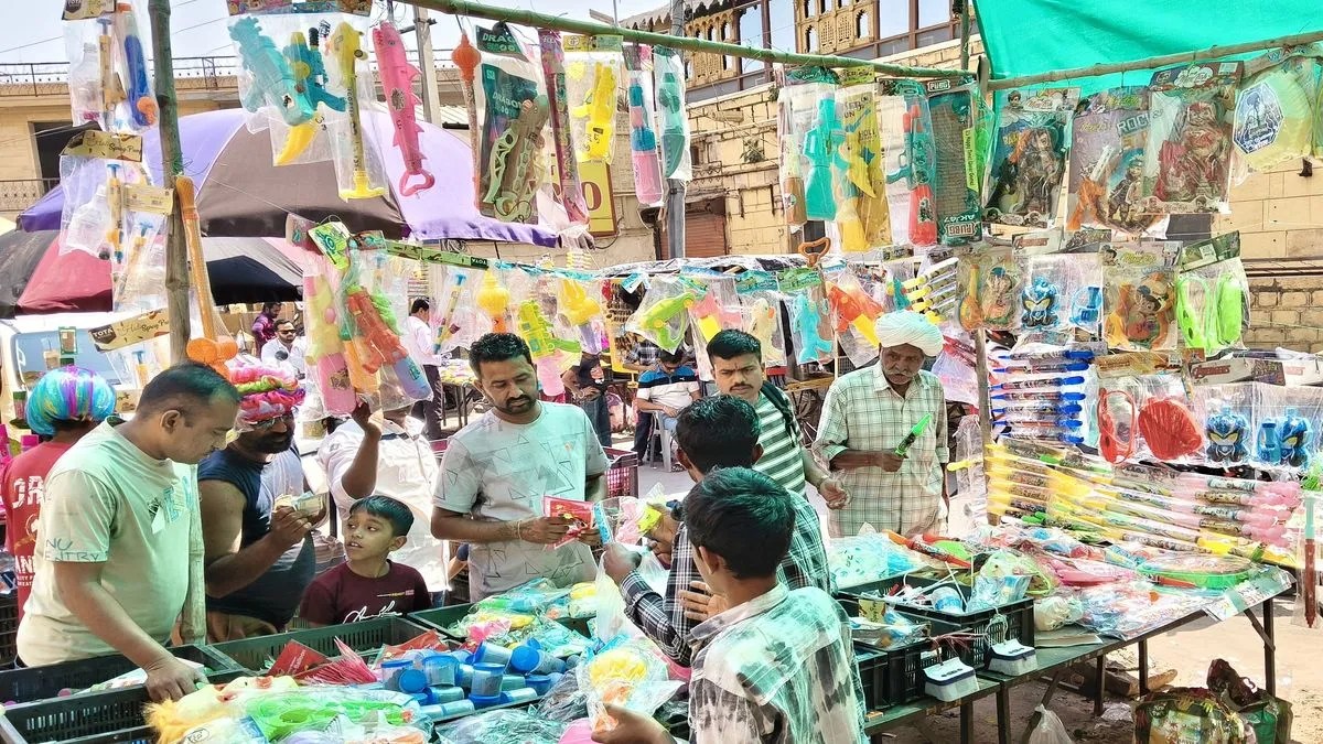 रंग, रौनक और बाजार, स्वर्णनगरी में होली का हाईटेक अंदाज