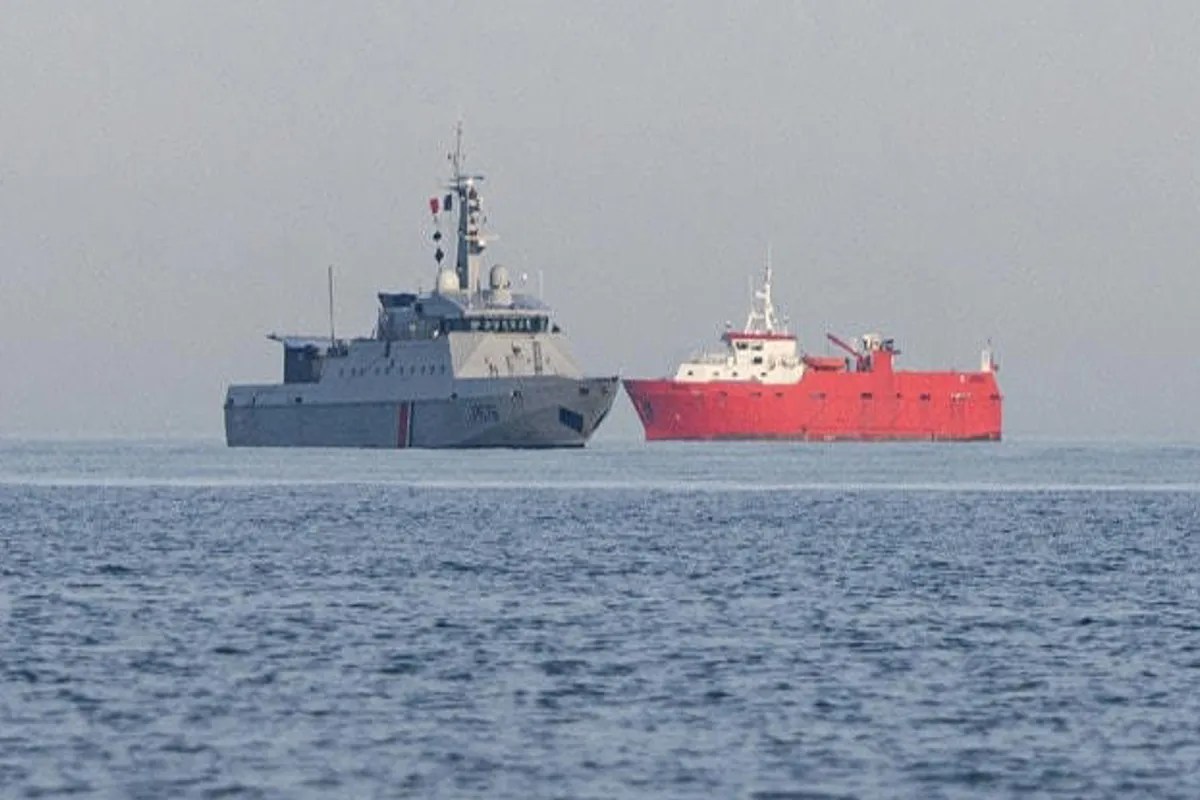 जंग के बीच ड्रैगन को लगा 440 वोल्ट का झटका, ईरान ने हॉर्मुज में घेरे दो चीनी जहाज