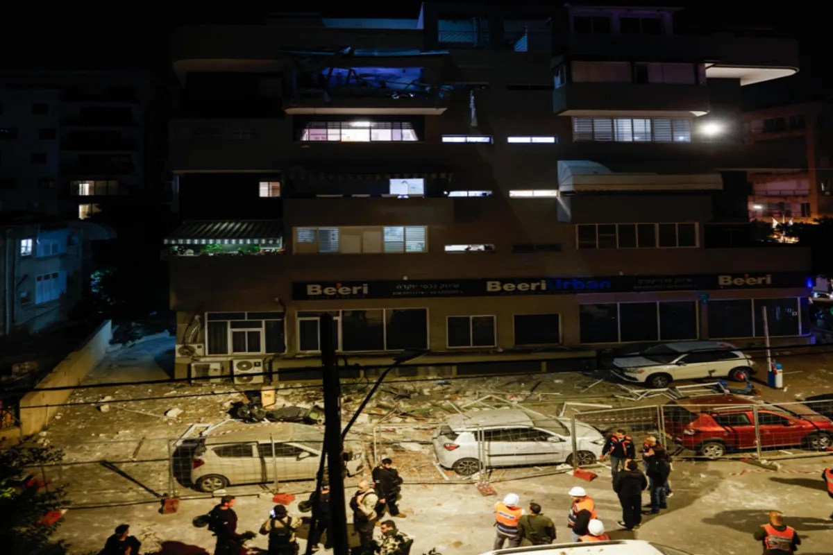 ईरान की मिसाइलों ने इजरायल को दहलाया! हाइफा रिफाइनरी धू-धू कर जली, पूरे शहर में पसरा अंधेरा