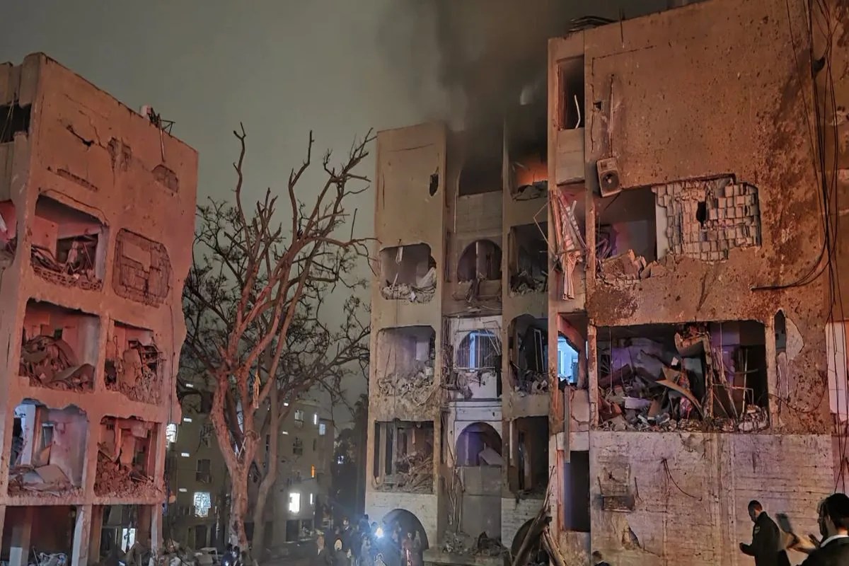 US-Israel-Iran War: थमती नहीं दिख रही जंग..परमाणु प्लांट तक पहुंची आंच, रेडिएशन का बढ़ा डर