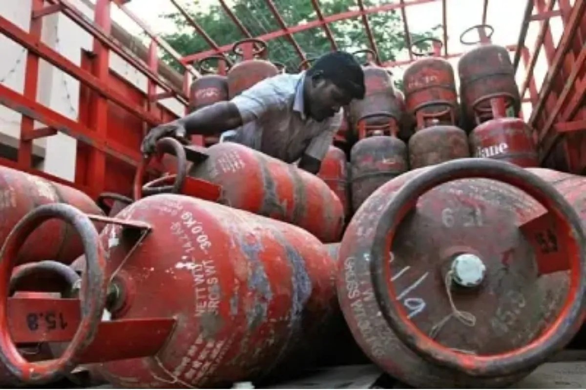 LPG Cylinder Crisis: गैस सिलेंडर के बढ़े दाम, बुकिंग का बदला नियम, राजस्थान के 1.65 करोड़ उपभोक्ताओं की बढ़ी परेशानी