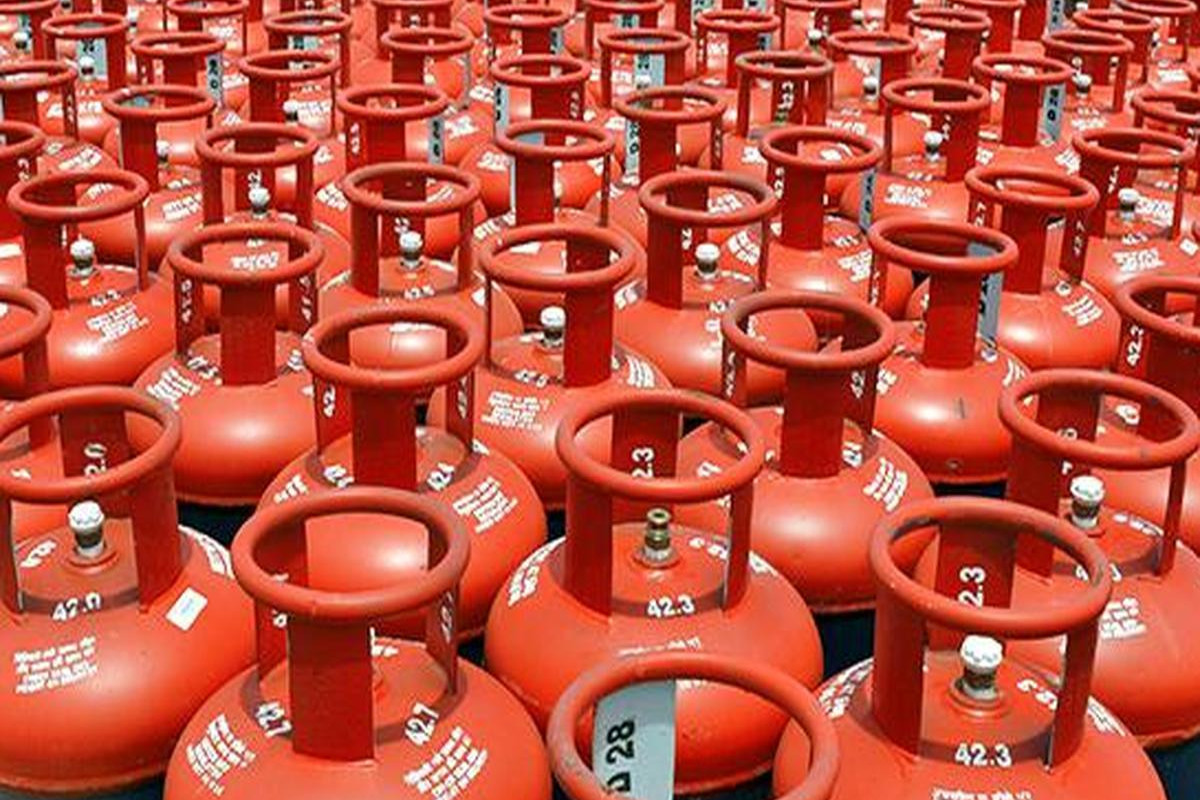 LPG Cylinder Update: मृत लोगों के नाम पर मिल रहा सिलेंडर, जिंदा लाइन में… राजस्थान के इस जिले में एजेंसियों का नया खेल