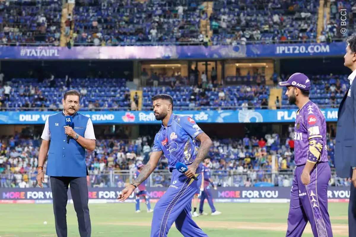 KKR vs MI: मुंबई इंडियंस ने टॉस जीतकर गेंदबाजी चुनी, इस विस्फोटक बल्लेबाज को नहीं मिली जगह, देखें प्लेइंग 11