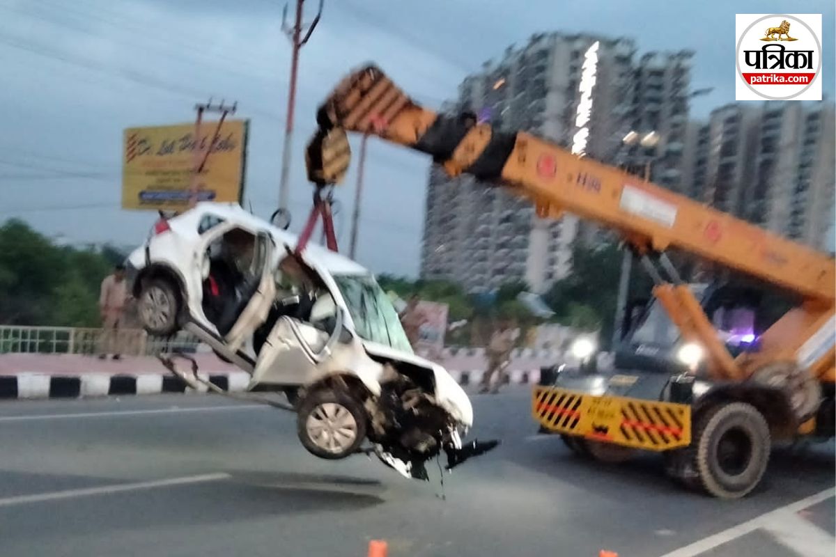 Maharashtra: Truck carrying timber overturns after BMW collision, 4 dead