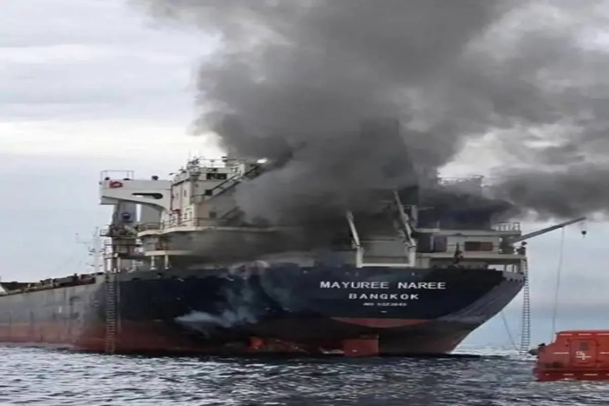 होर्मुज की खाड़ी में कोहराम, अब थाईलैंड के मालवाहक जहाज पर हुआ भीषण हमला