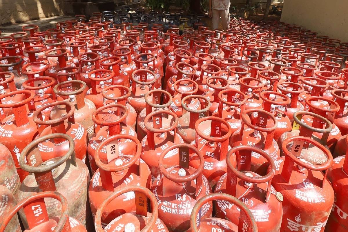 LPG New Policy 2026: राजस्थान में कमर्शियल गैस सिलेंडर के लिए नई नीति लागू, अब इन लोगों को मिलेगा 100% कोटा