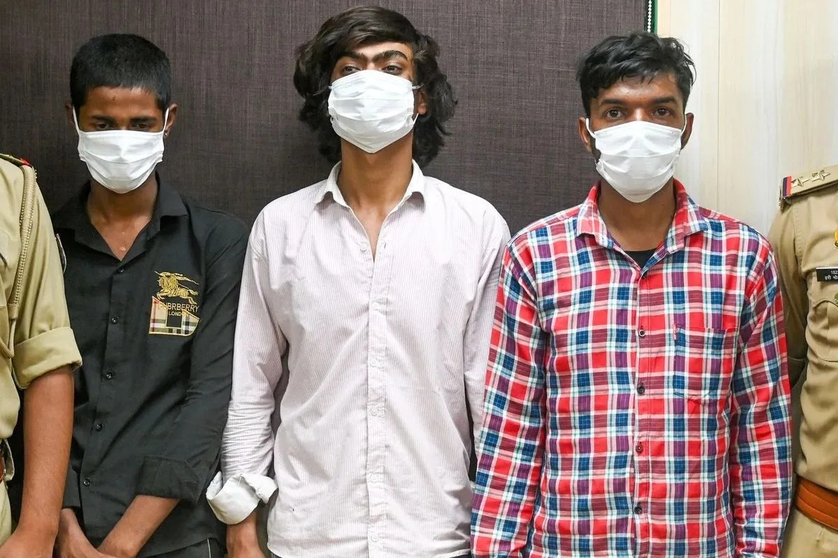 गे डेटिंग ऐप के जरिए युवकों को फंसाते थे बदमाश, सुनसान जगह पर बुलाकर लूटपाट… तीन गिरफ्तार