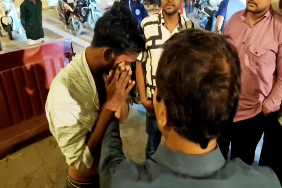 Kanpur News:धुरंधर 2 के दौरान हंगामा,युवती से छेड़छाड़ का आरोप, परिजनों ने आरोपी को पीटा, वीडियो वायरल