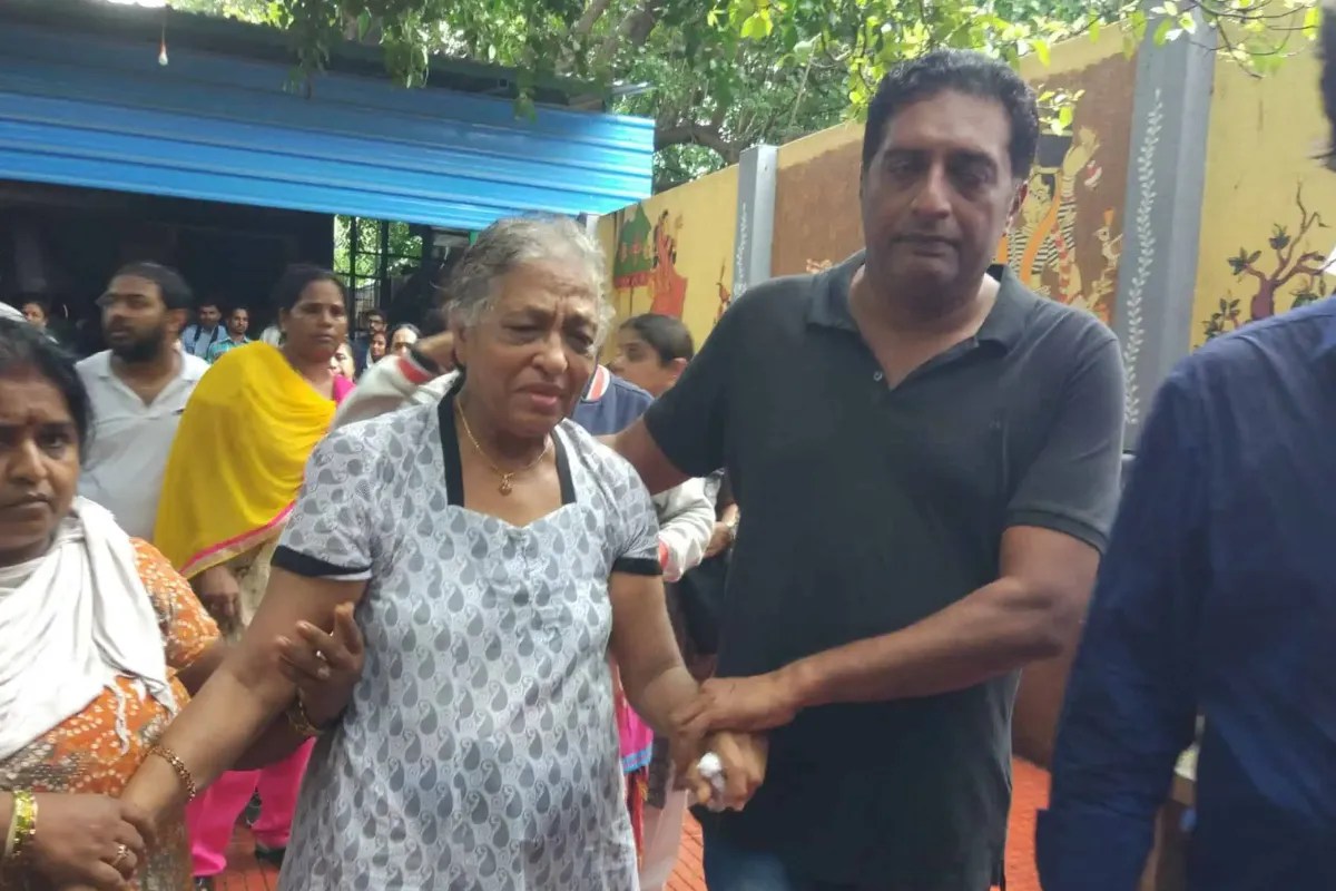 प्रकाश राज की मां का हुआ निधन, लंबी बीमारी के बाद सुवर्णलता ने दुनिया को कहा अलविदा