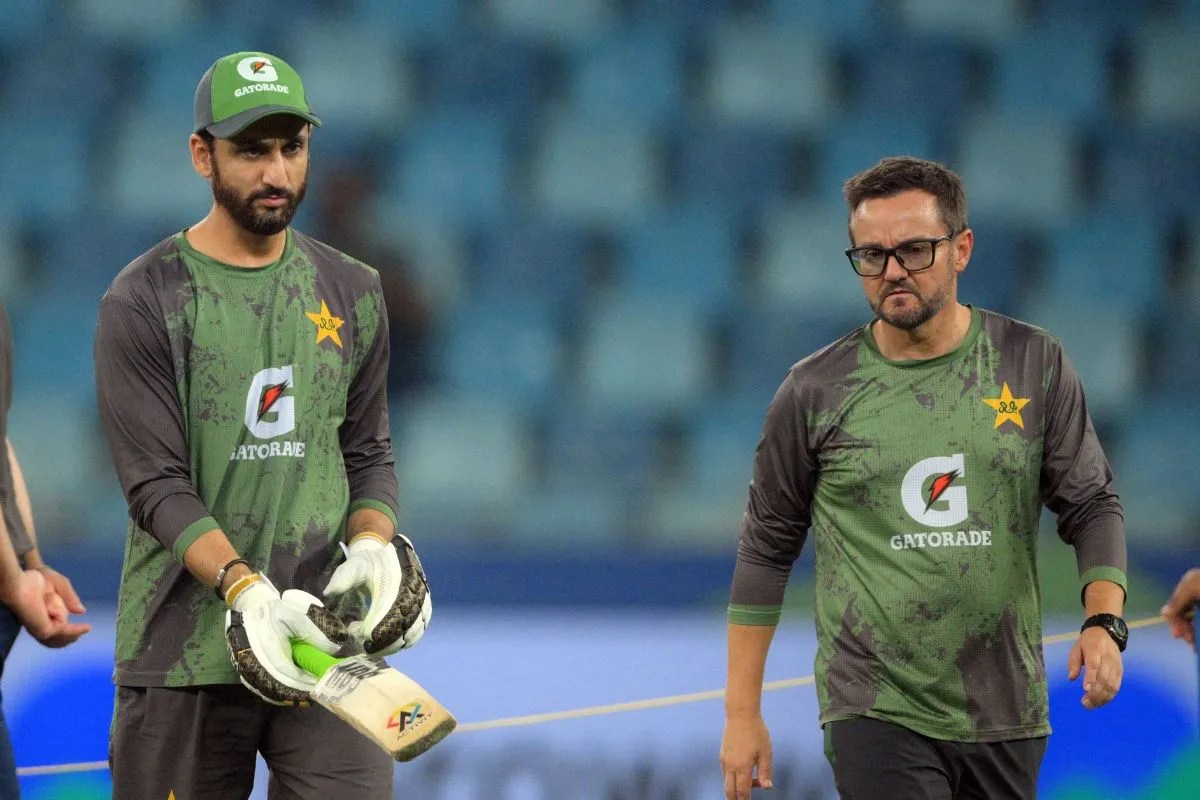 टी20 वर्ल्ड कप से पाकिस्तान के बाहर होने पर माइक हेसन को बनाया ‘बलि का बकरा’, हेड कोच पद से होगी छुट्टी!