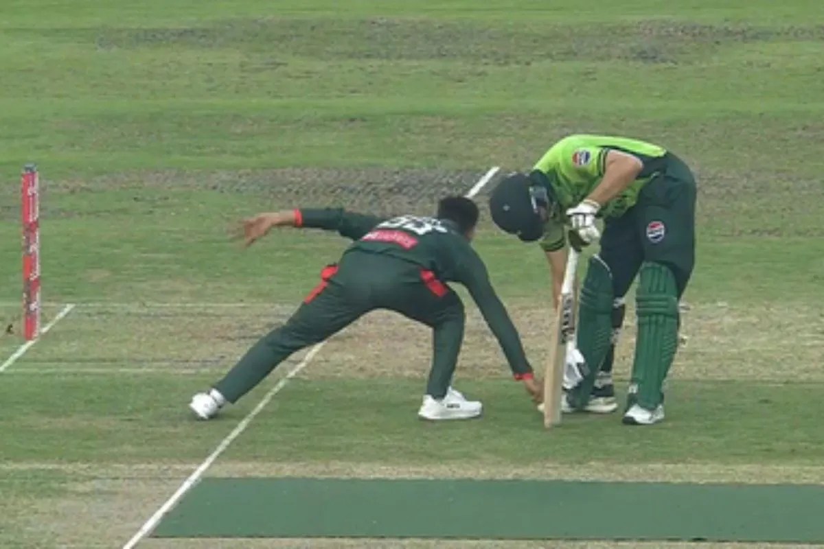 सलमान आगा ने सोचा भी नहीं होगा ऐसा करेंगे बांग्लादेशी! क्रीज के बाहर रोका, रनआउट कर भेजा पवेलियन, देखें वीडियो