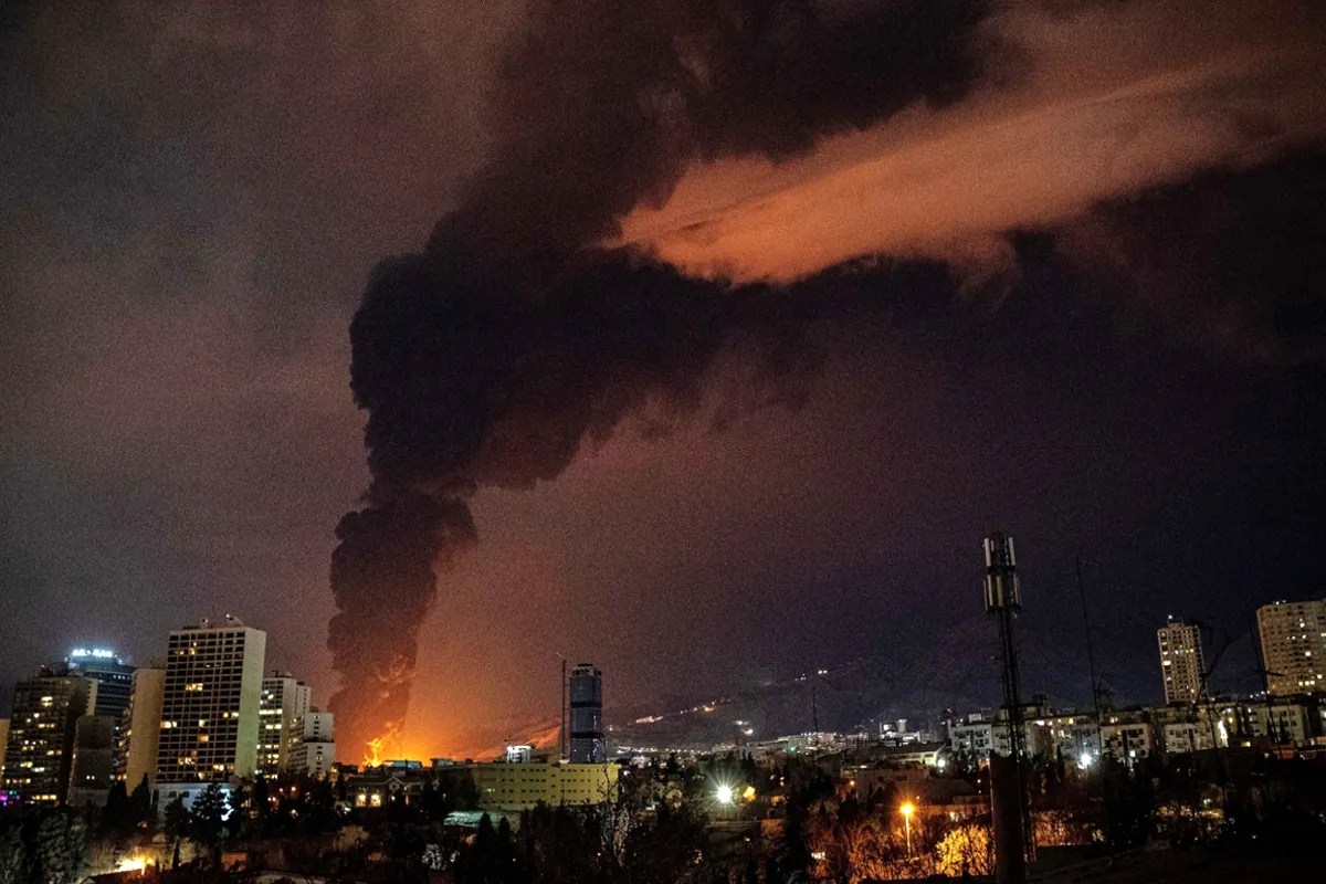 युद्ध की आग में जल रहे अरबों डॉलर! अमेरिका हर दिन फूंक रहा ₹8200 करोड़, भारत पर भी मंडराया खतरा!