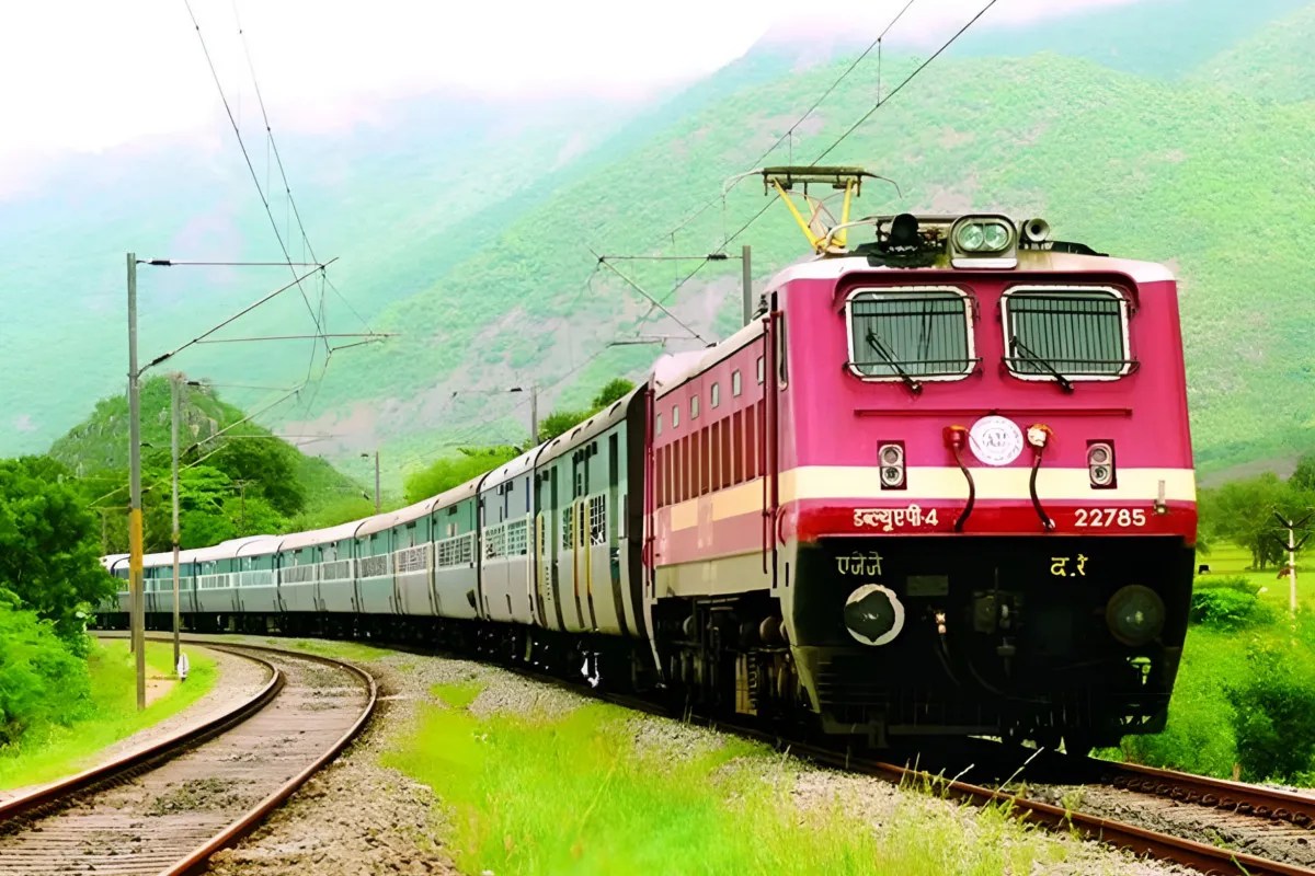 Good News: मेवाड़ के यात्रियों को बड़ी सौगात, उदयपुर-जयपुर सुपरफास्ट एक्सप्रेस अब नियमित ट्रेन, 30 प्रतिशत घटेगा किराया