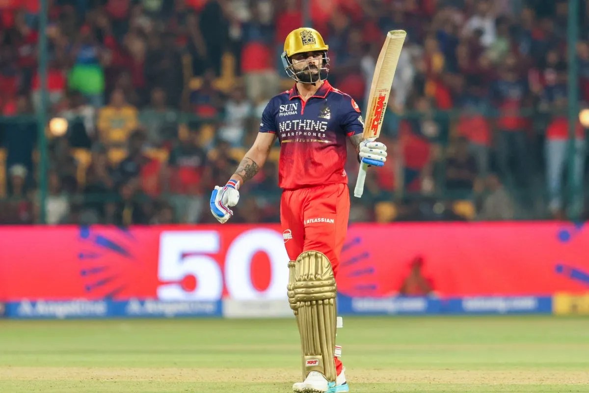 विराट कोहली पाकिस्तानी दिग्गज को पछाड़ बने एशिया में T20s के बादशाह, एक झटके में तोड़ डाले इतने सारे रिकॉर्ड