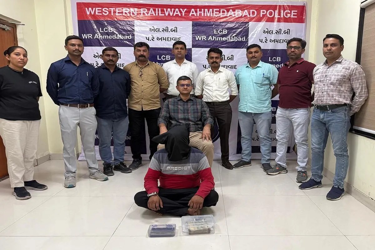 Ahmedabad: ट्रेन में दोस्ती कर नशीला पदार्थ खिला आभूषण चुराने वाला शातिर गिरफ्तार