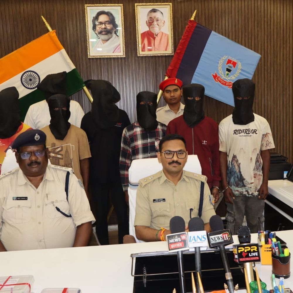 सिमडेगा में पीएलएफआई के 9 उग्रवादी गिरफ्तार:सड़क निर्माण कंपनी के कैंप पर हमले का खुलासा, वाहनों में आग लगाने का किया था प्रयास