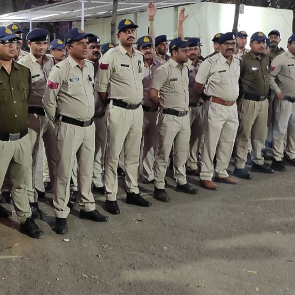 विदिशा में 150 पुलिसकर्मियों ने कियाा फ्लैग मार्च:होली-ईद और रामनवमी को लेकर प्रशासन की तैयारी, बदमाशों को दी चेतावनी