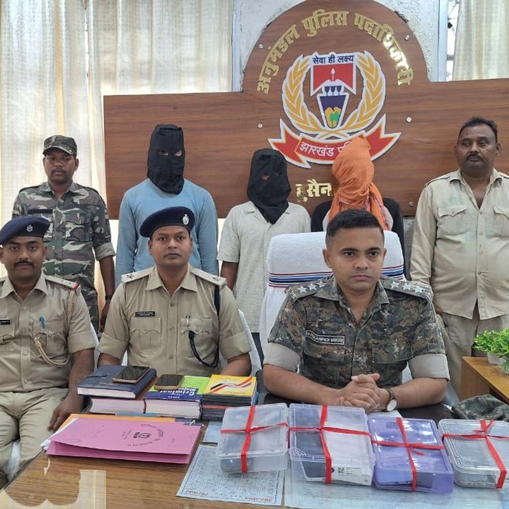 पलामू में रंगदारी गिरोह का भंडाफोड़:चोरी के मोबाइल-सिम से देते थे धमकी, मार्बल व्यवसायी की शिकायत पर खुला मामला