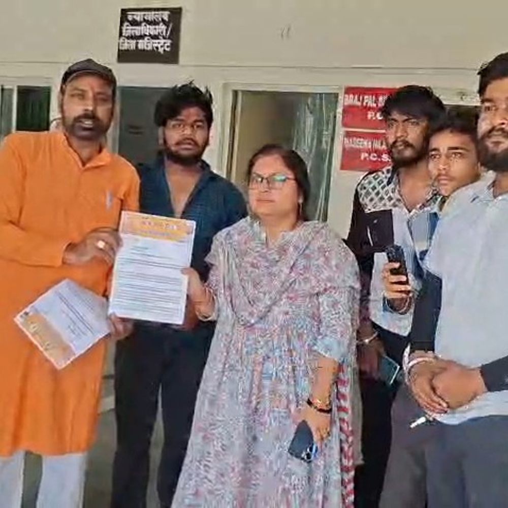 मौलाना की अभद्र टिप्पणी पर हिंदू संगठन नाराज:योगी आदित्यनाथ की मां पर की थी टिप्पणी, अमरोहा में किया प्रदर्शन