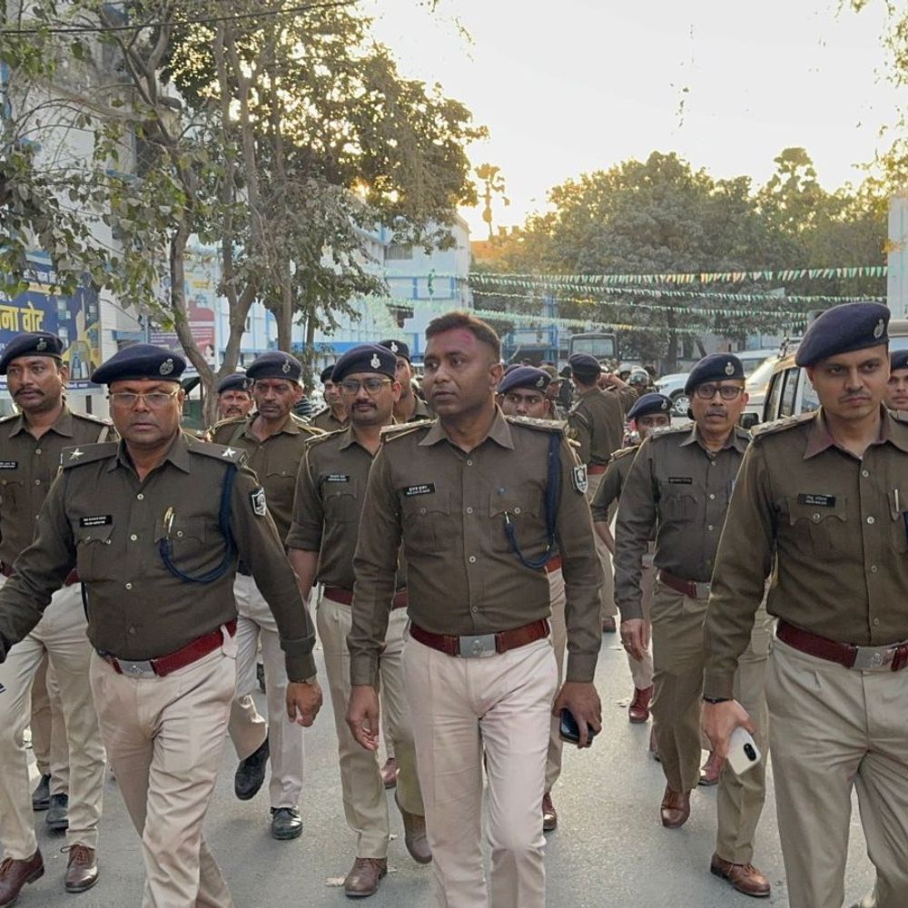 नवादा में होली से पहले सुरक्षा के कड़े इंतजाम:बड़े पैमाने पर फ्लैग मार्च, अफवाह फैलाने वालों पर सख्त कार्रवाई की चेतावनी