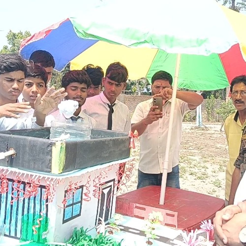 जवाहर नवोदय विद्यालय में साइंस और आर्ट्स एग्जिबिशन:अररिया में छात्रों ने इनोवेटिव मॉडल और आर्ट स्किल्स का डिस्प्ले किया