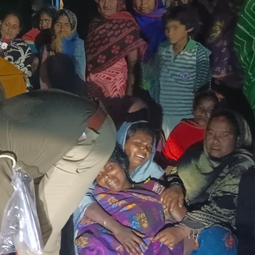 अयोध्या में युवती का शव फंदे से लटका मिला:घर में अकेली थी, पुलिस जांच में जुटी