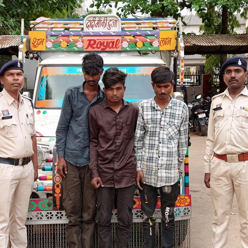 कपड़ा चोरी के 3 आरोपी गिरफ्तार:धमतरी के मोती वस्त्रालय से लाखों का माल मध्य प्रदेश से बरामद