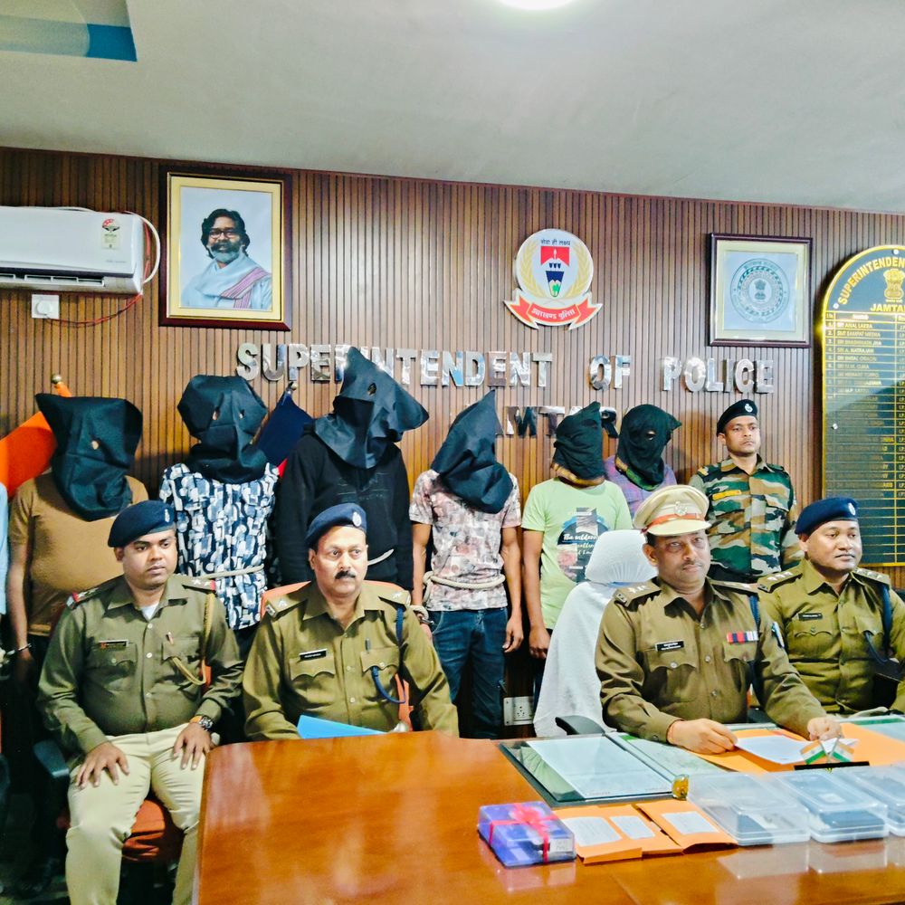 मोस्ट वांटेड क्रिमिनल गिरफ्तार:जामताड़ा पुलिस ने तीन मामलों का किया खुलासा, 7 आरोपी पकड़े गए