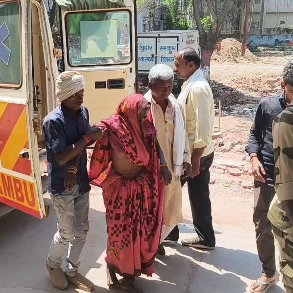 पिकअप पलटने से दो दर्जन से अधिक लोग घायल:भभुआ में बानोदाग नदी के पास हादसा, पांच गंभीर