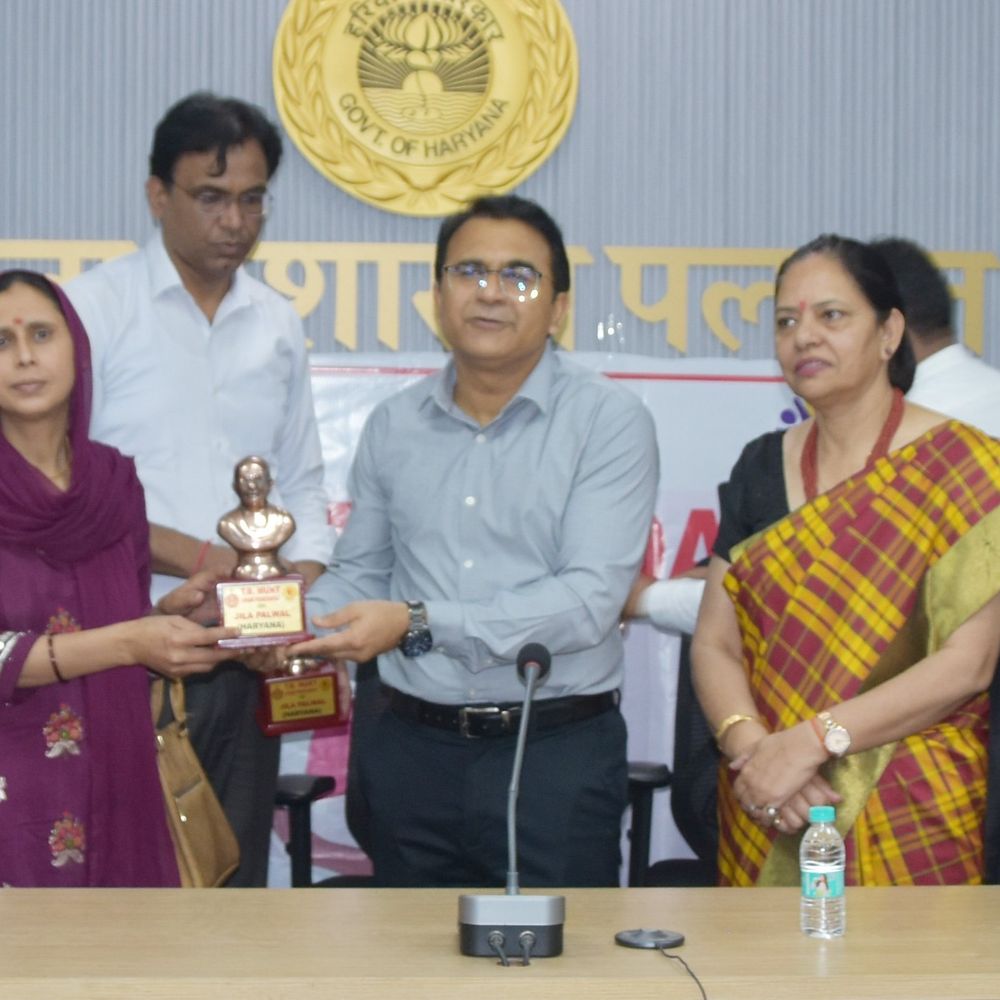 पलवल में 110 ग्राम पंचायतों को किया सम्मानित:डीसी बोले- जनभागीदारी से ही जीतेगा टीबी मुक्त भारत अभियान; मरीजों को गोद लें