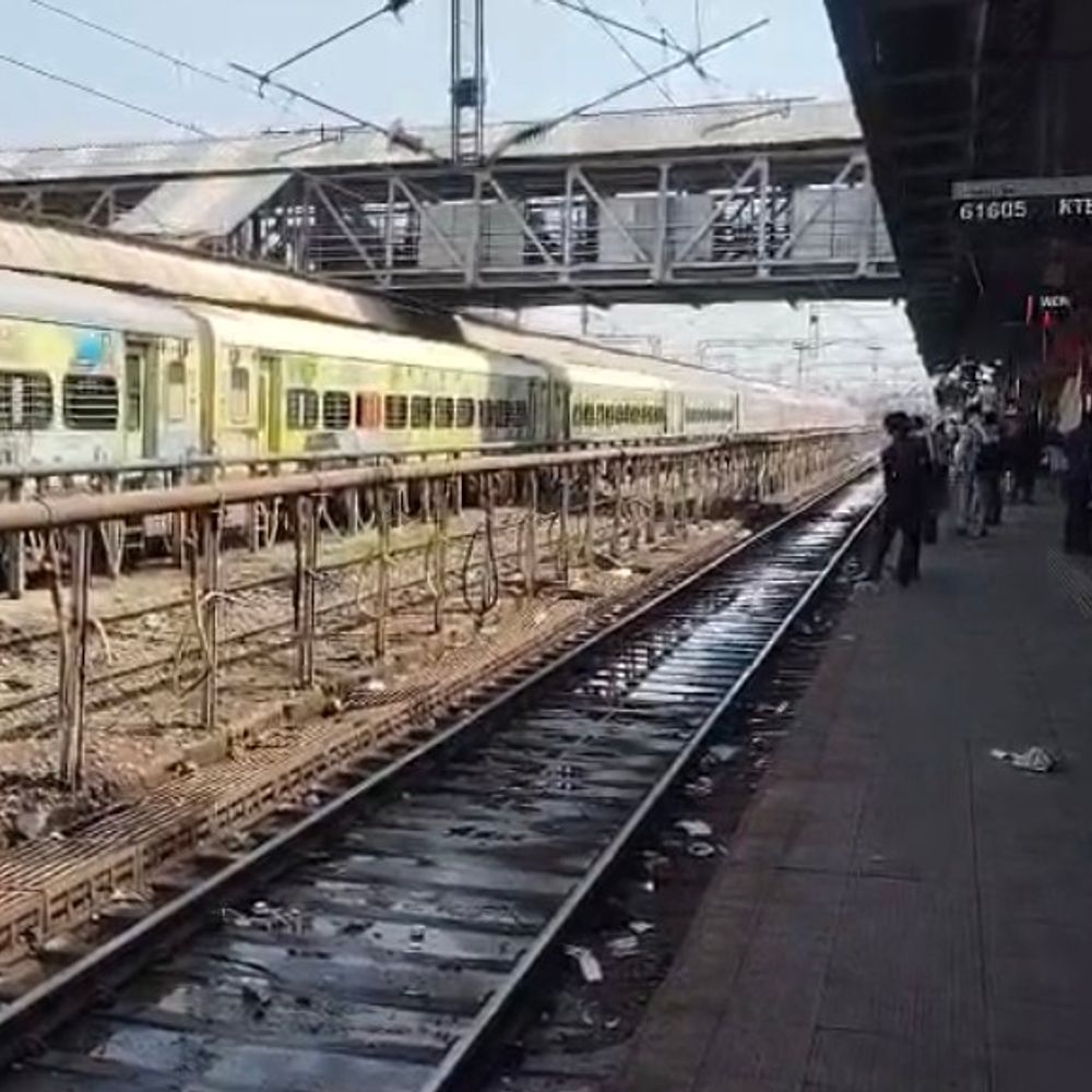 चैत्र नवरात्रि: मैहर स्टेशन पर 15 जोड़ी ट्रेनों का स्टॉपेज:मां शारदा दर्शनार्थियों के लिए रेलवे की विशेष सुविधा, मेला ट्रेनें भी चलेंगी