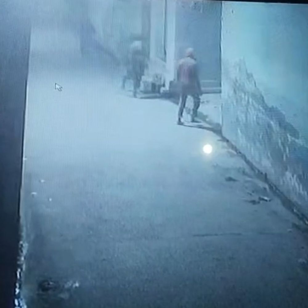 बागपत में 5 दिन बाद भी चोरी का खुलासा नहीं:CCTV में चोर देखे जाने के बाद भी नहीं हुए गिरफ्तार, ग्रामीणों में नाराजगी