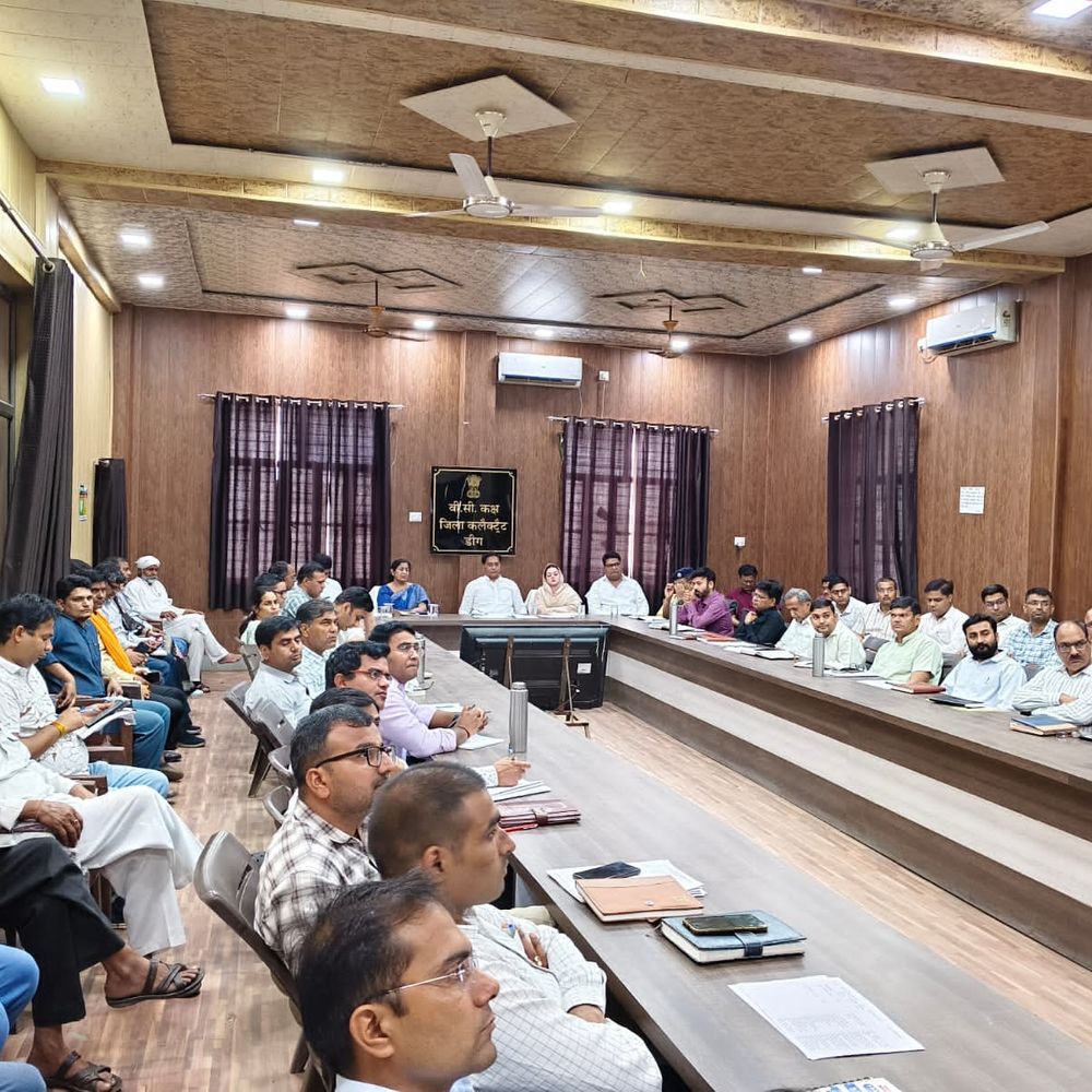 जनसमस्याओं के शीघ्र निस्तारण के दिए निर्देश:प्रभारी मंत्री ने गर्मी के सीजन में पानी और बिजली की व्यवस्था बनाए रखने पर दिया जोर