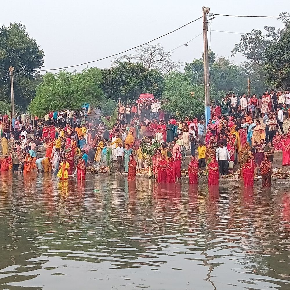 पूर्णिया में चैती छठ पर अस्ताचलगामी सूर्य को अर्घ्य:श्रद्धालुओं ने भक्ति और उत्साह के साथ मनाया महापर्व