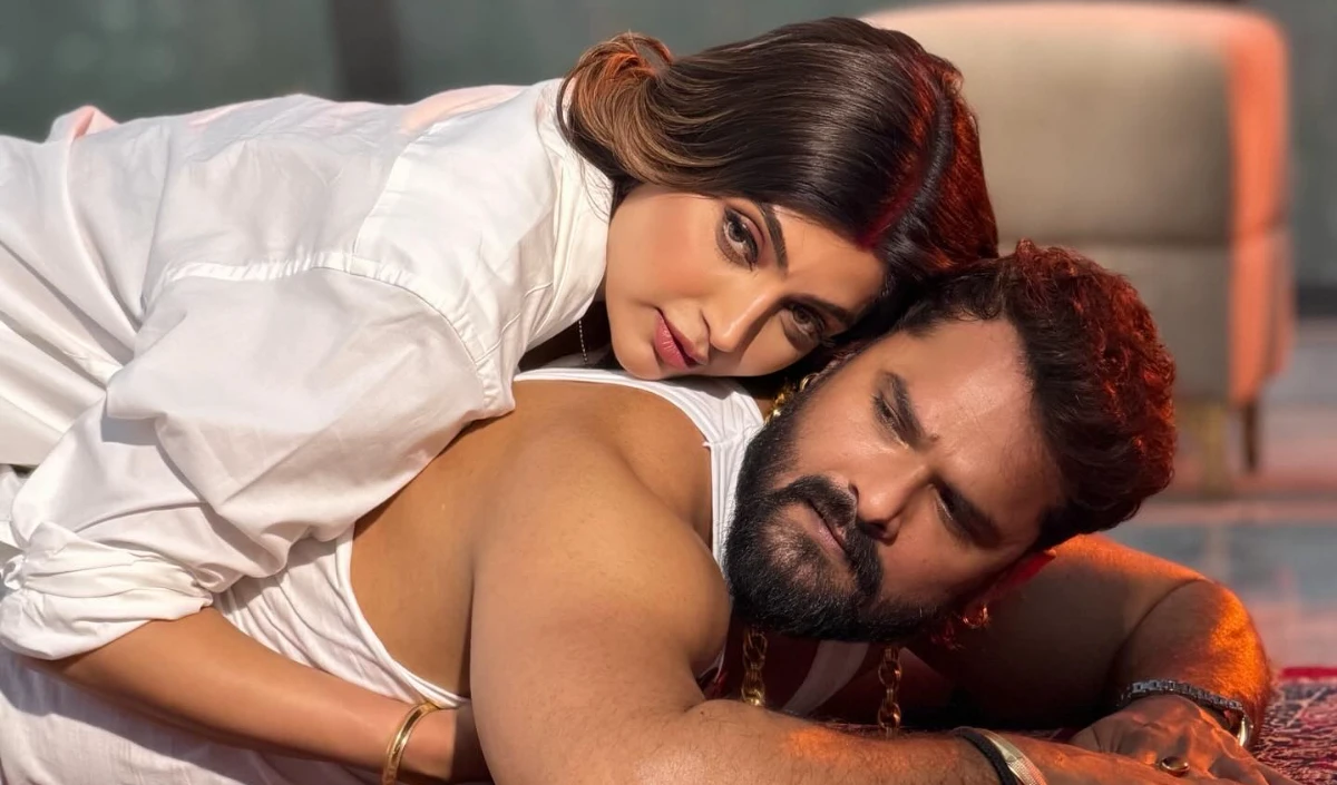 Akanksha Puri ने रोमांटिक अंदाज में खेसारी को किया विश, वायरल तस्वीरों ने इंटरनेट पर छेड़ी नई बहस